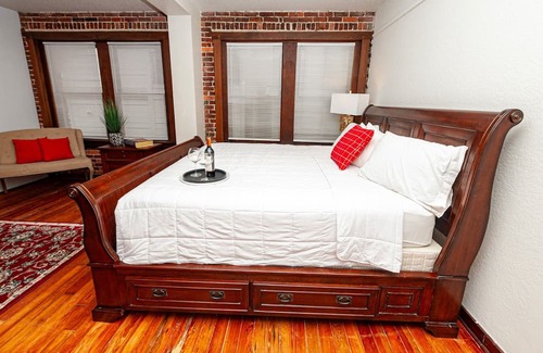 DeLand Hotel | Royal Suite