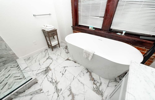 DeLand Hotel | Royal Suite