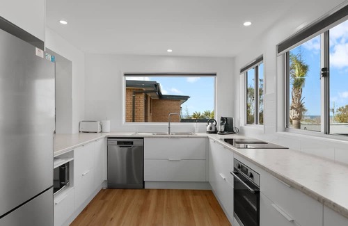 Berrara Casa | Sun and Sea ~ Radiant haven nestled in the coastal charm!