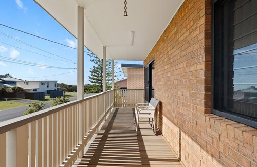 Berrara Casa | Sun and Sea ~ Radiant haven nestled in the coastal charm!