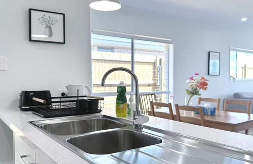 Brisbane Casa | Home Blanc - Brand New, Peaceful & Well Equipped