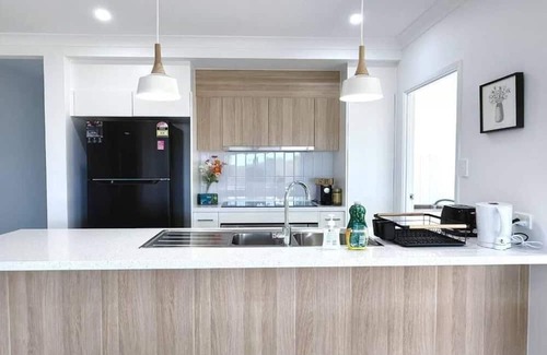 Brisbane Casa | Home Blanc - Brand New, Peaceful & Well Equipped