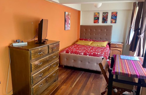 Sucre Apartamento | Matrimonial room with private bathroom outside the room