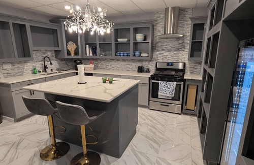 Agawam Apartamento | Cozy 2-bedroom apartment with movie theater.