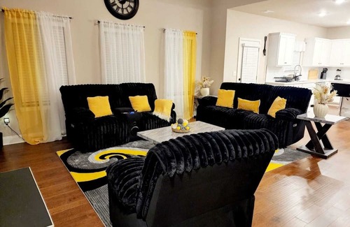 Loganville Casa | Charming 4BR Retreat, Sleeps 8, Near Shopping & Dining, In Quiet Neighborhood!