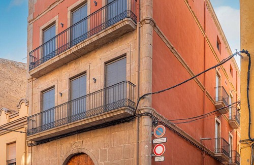 Balaguer Apartamento | Bed and Breakfast 'Habitació Doble' with Shared Terrace, Wi-Fi and Air Conditioning