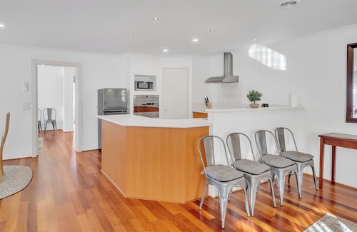 Tarneit Casa | Your Tarneit Escape - 4BR Home with Pool & BBQ