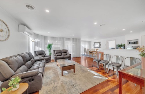 Tarneit Casa | Your Tarneit Escape - 4BR Home with Pool & BBQ