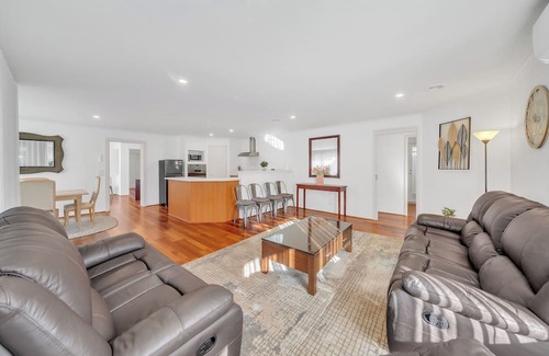 Tarneit Casa | Your Tarneit Escape - 4BR Home with Pool & BBQ
