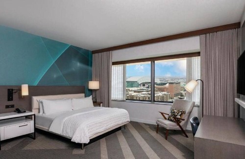 Downtown Houston Hotel | Comfort & Relaxation! 4 Comfortable Units, Near Carruth Foundation Bocce Courts