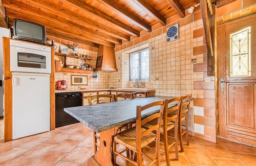 Saint-Seurin-de-Cadourne Casa | Holiday Home 'La Maréchale' with Private Garden, Wi-Fi and Air Conditioning