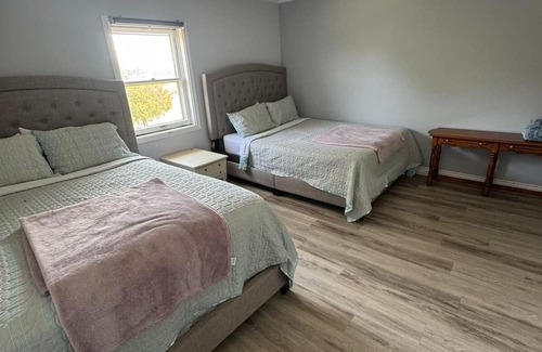 Langton Otro | Pet-friendly farm stay with cozy rooms, open fields, and peaceful sunsets!