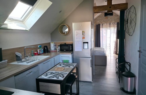 Sainte-Maure-de-Touraine Casa | Holiday Home 'Des Caves' with Shared Pool, Wi-Fi and Air Conditioning