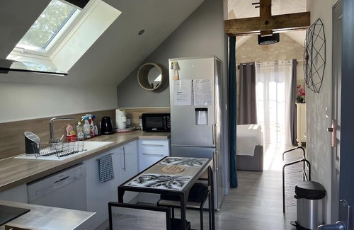 Sainte-Maure-de-Touraine Casa | Holiday Home 'Des Caves' with Shared Pool, Wi-Fi and Air Conditioning