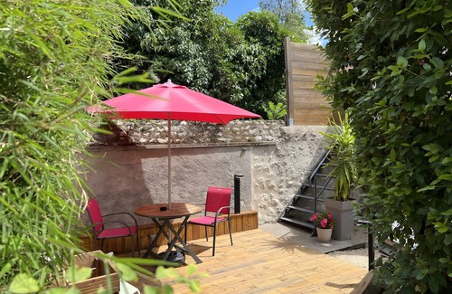 Sainte-Maure-de-Touraine Casa | Holiday Home 'Des Caves' with Shared Pool, Wi-Fi and Air Conditioning