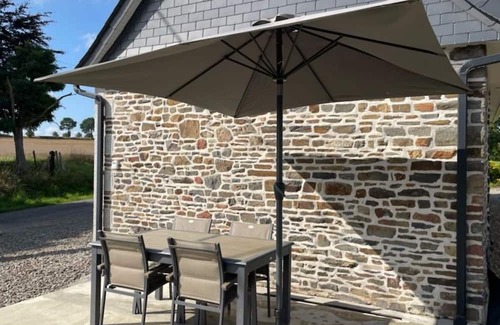 Saint-Quentin-les-Chardonnets Cabaña | Encantador Gîte Moderno para 2 en Normandía, Se Admiten Mascotas
