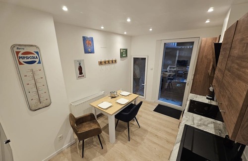 Epinal Cabaña | Casa renovada con garaje privado en Épinal