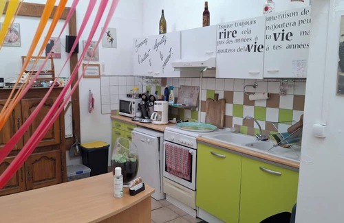 Montbrun-les-Bains Apartamento | Room 'Coquelicot' with Mountain View, Shared Terrace and Wi-Fi
