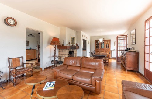 Arthez-d'Asson Casa | Villa Delb – Mountain View, Private Pool and Wi-Fi