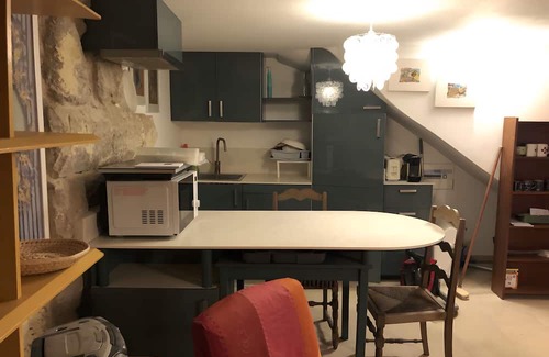 Saint-Barthelemy-Grozon Casa | Holiday Home 'La Treille' with Mountain View and Wi-Fi