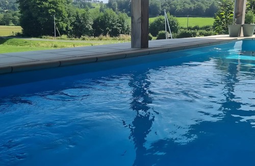 Janaillat Casa | Holiday Home 'La Grande Maison De Janaillat' with Private Terrace, Private Garden and Wi-Fi