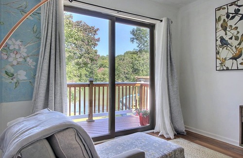 Newton Casa | Lakefront Family Retreat~Private Pool~Game Room