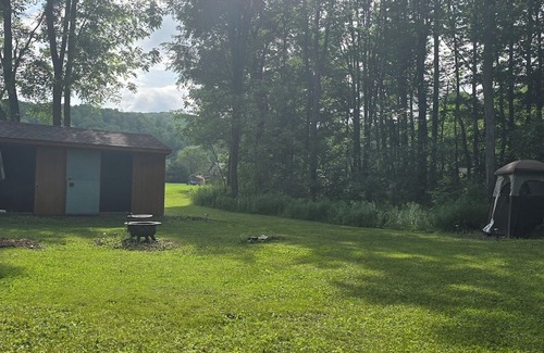 Cherry Valley Cabina | Lovely 1-bedroom Rustic Cabin in Roseboom NY, just 12 miles from Cooperstown