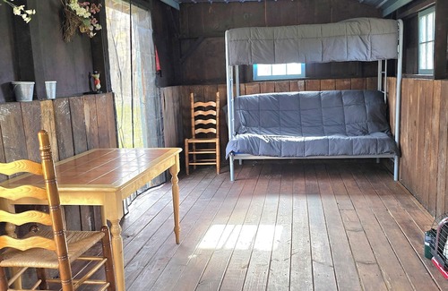 Cherry Valley Cabina | Lovely 1-bedroom Rustic Cabin in Roseboom NY, just 12 miles from Cooperstown