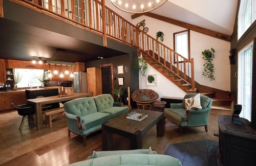 Lac-McGregor Cabaña | Chalet Watson | Cozy pet-friendly cottage near Gatineau/Ottawa with Home Theatre