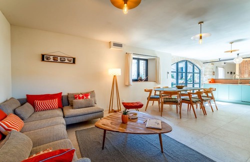 Moulezan Casa | La Grangerie, Stone Barn and Spa in a Peaceful Setting