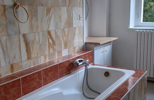 Hinacourt Cama Y Desayuno | Guest room on 1st floor of château