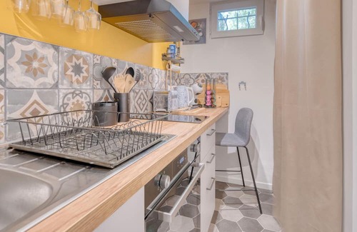 Maurens Casa | Toit Pour Vous - Relaxing Getaway in the Village with Garden and Pool