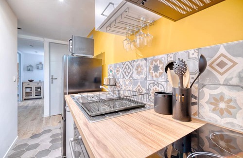 Maurens Casa | Toit Pour Vous - Relaxing Getaway in the Village with Garden and Pool