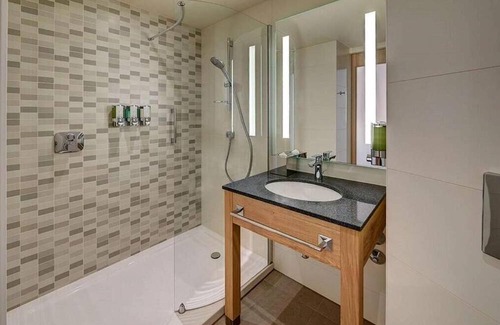Mitte Hotel | Discover Berlin from a Stylish Stay | 3 City View Rooms w/Two Twin Beds