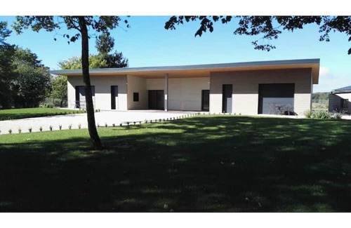 Ampilly-le-Sec Casa | Single-storey gîte, wooded, enclosed and secure grounds.