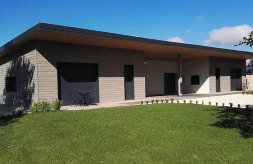 Ampilly-le-Sec Casa | Single-storey gîte, wooded, enclosed and secure grounds.