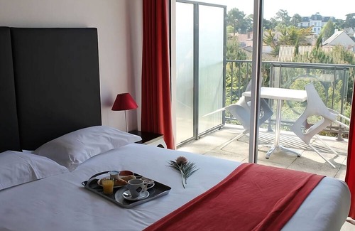 La Baule-Escoublac Hotel | Stylish Hotel in La Baule Escoublac! Pets Allowed, Outdoor Swimming Pool!