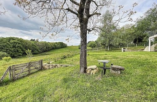 Beynat Cabaña | Authentic Cottage, Peaceful with Private Terrace, Private Garden and Wi-Fi