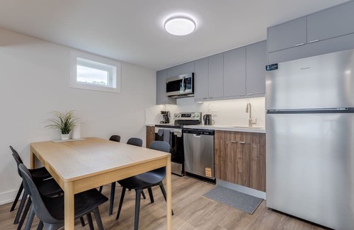 Newtonbrook Casa | Modern 3-Bedroom Escape + Free Parking