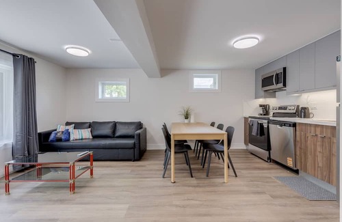 Newtonbrook Casa | Modern 3-Bedroom Escape + Free Parking