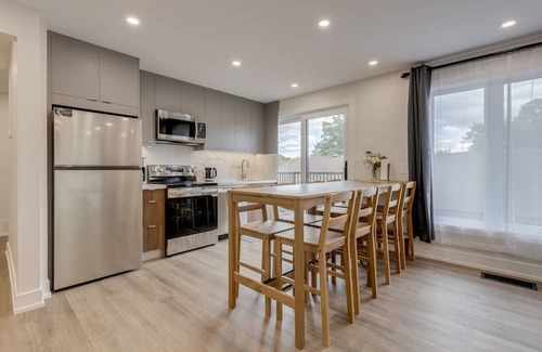 Newtonbrook Casa | Spacious 3-Bedroom Home + Free Parking