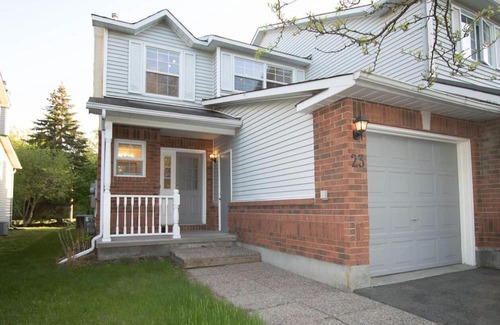 Kanata Lakes - Marchwood Lakeside - Morgan's Grant - Kanata Casa | Cozy SubUrban Retreat Ideal for Family & Young Professionals in Kanata Lakes
