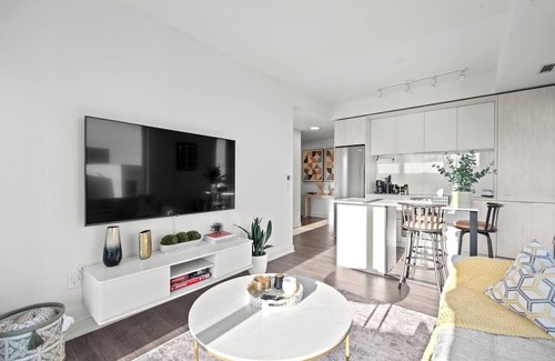 Cabbagetown Apartamento | Luxury Corner Apartment with Skyline and CN Tower Views