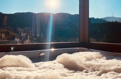 Rancho Queimado Chalet De Esquí | Romantic Getaway with Jacuzzi and Breakfast in Rancho Queimado