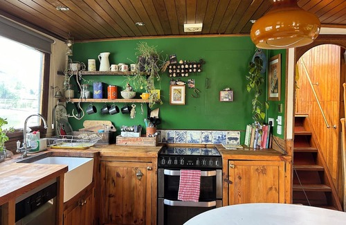 Kew Alquiler De Eote | Houseboat on the Thames in London next to Kew Gardens