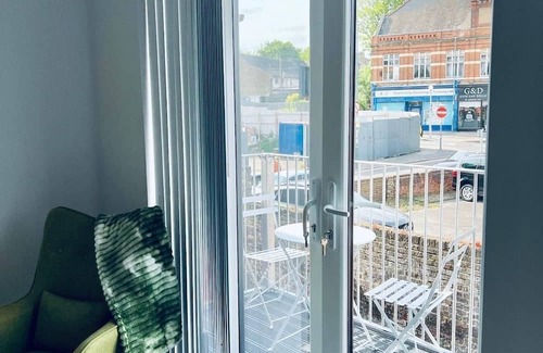 Wainscot Apartamento | Cozy Flats Near Strood Station