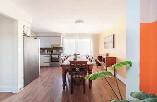 Montreal Casa | House in Center Brossard-mins to REM station/hwy