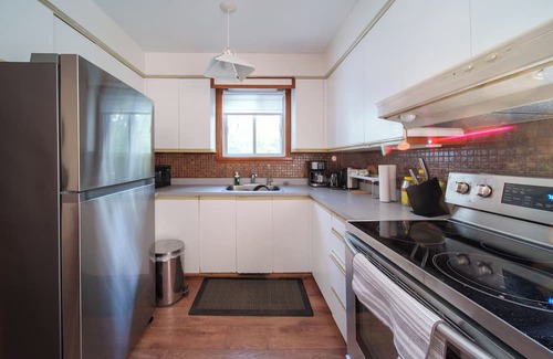 Montreal Casa | House in Center Brossard-mins to REM station/hwy
