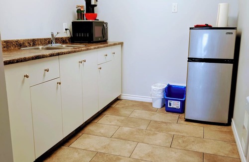 Alert Bay Apartamento | Waterfront Sitka Suite at Gordie's Central Steps to Shops Ocean Views