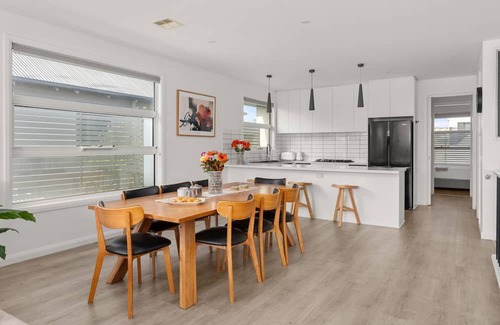 Williamstown Casa | Seagulls Nest - Beautiful spacious pet friendly home next to the ocean